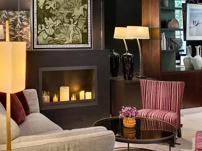 Le Senat מלון 4*